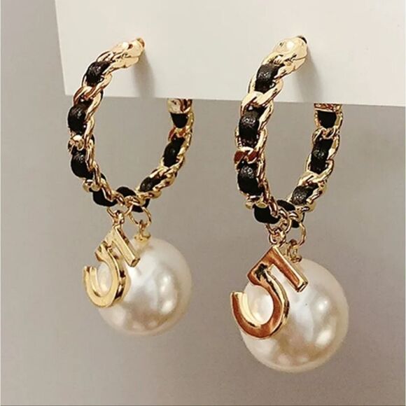 NO. 5 Hoop Earrings Luxury Pearls - Picture 1 of 1